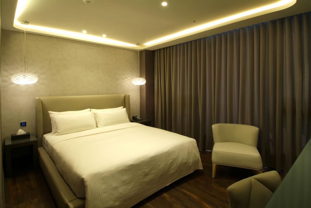 The Cloud Hotel Taichung Exterior photo