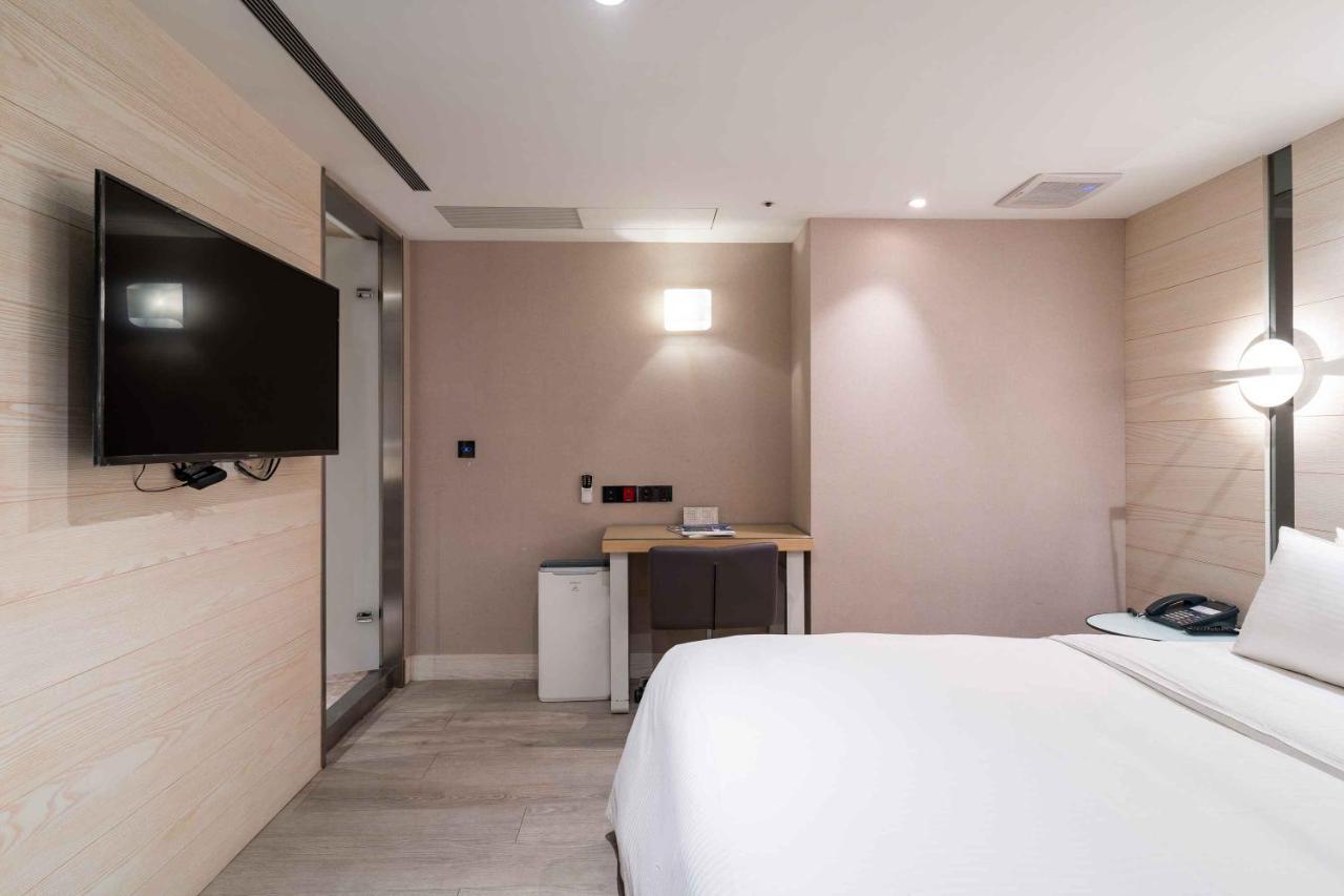 The Cloud Hotel Taichung Exterior photo